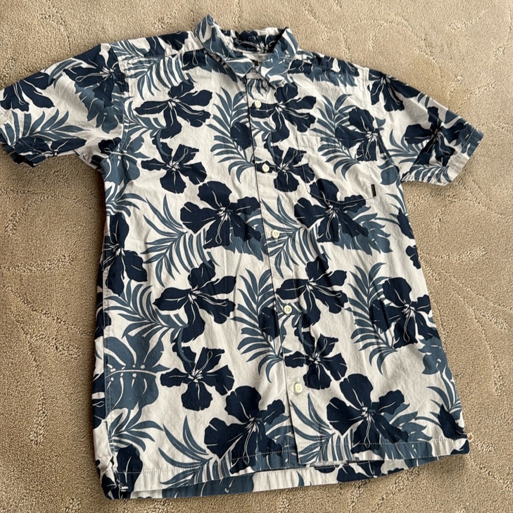 Boys XL Quicksilver Button Hawaiian Style Shirt, Blue with Front Pocket